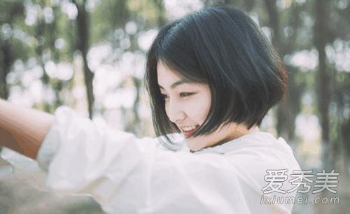 抖音那个短发姑娘是什么歌 抖音那个短发姑娘完整歌词