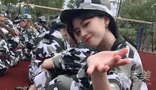 洪一诺高中生活照什么样子 洪一诺出道前生活照被曝光！
