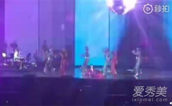 杨千嬅意外摔倒怎么回事 具体什么情况？