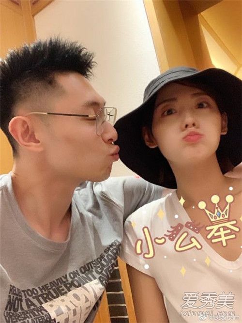 买超为张嘉倪庆生照片曝光 张嘉倪今年多少岁