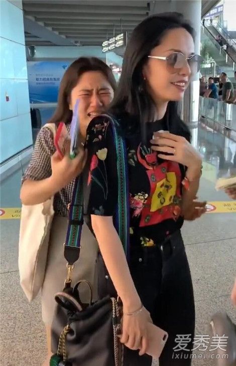 姚晨安慰激动粉丝 背后真相竟然是这样......