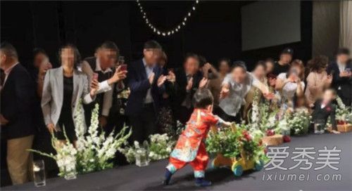 秋瓷炫儿子首公开 这到底是怎么回事？