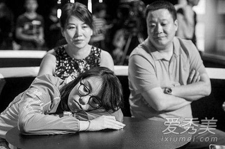 我家那闺女第七期傅园慧爸爸唱的歌叫什么 黎明堆积情感歌词