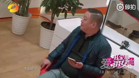 我家那闺女第七期傅园慧爸爸唱的歌叫什么 黎明堆积情感歌词