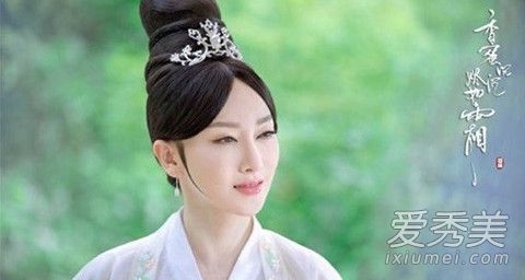 左手指月原唱是谁 左手指月歌词是什么意思