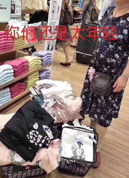 优衣库联名遭疯抢原因 这到底是个什么梗？