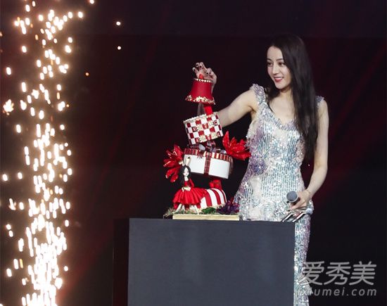 迪丽热巴撕衣服 背后真相竟然是这样……