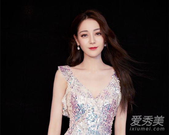 迪丽热巴撕衣服 背后真相竟然是这样……