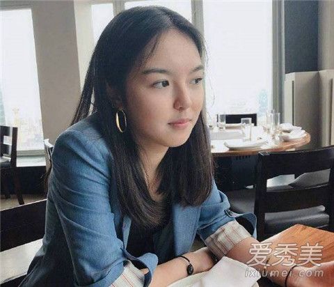 李咏女儿晒合影 这到底是个什么梗？