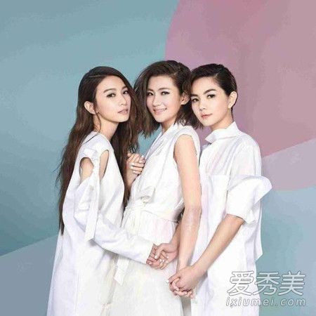 抖音再靠近一点点就让你牵手是什么歌谁唱的 歌词介绍