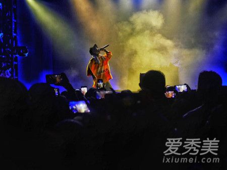 安全着陆夜游症歌词 夜游症歌词是什么意思