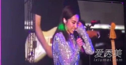 蔡依林遭激光照眼 背后原因令人心疼又气愤!