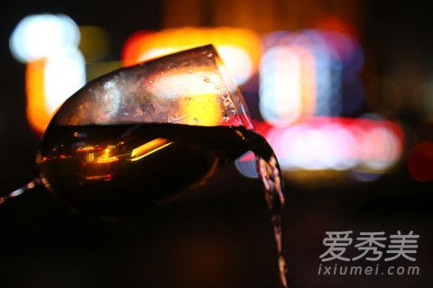 抖音给我一杯酒再给我一支烟是什么歌谁唱的 歌词介绍