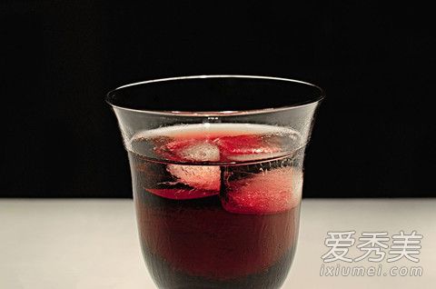 抖音给我一杯酒再给我一支烟是什么歌谁唱的 歌词介绍