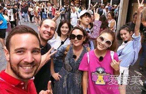 妻子的浪漫旅行电音节上放的歌叫什么 妻子的浪漫旅行电音节上放的什么歌