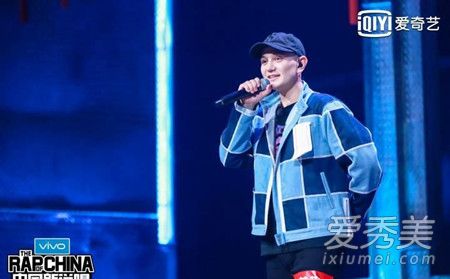 艾热小人物歌词 艾热小人物歌词什么意思