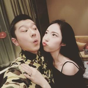 就这样看着你看着你目不转睛什么歌 就这样看着你看着你目不转睛歌词