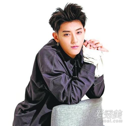 黄子韬默默歌词 黄子韬默默歌词什么意思