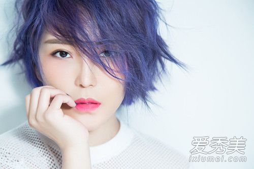 抖音爱一半恨一半一颗心分成两半是什么歌 完整版歌词介绍
