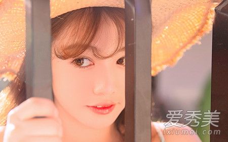 抖音情侣互换衣服的背景音乐是什么?