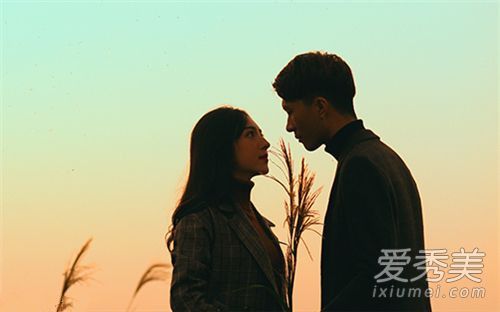 抖音摩登兄弟爱得太真太容易让自己牺牲什么歌 错的人歌词