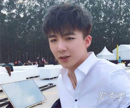 抖音摩登兄弟翻唱版进退两难在哪里听 进退两难歌词介绍