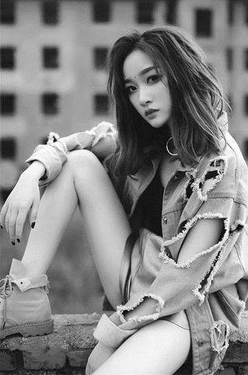 小生的花伞还落在你家你美眷如花我浪迹天涯什么歌?