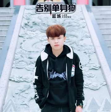 抖音夏天风吹过衣裳变单薄歌名叫什么 谁唱的 完整歌词分享