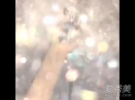 抖音对着镜头喷香水怎么拍 对着镜头喷香水bgm介绍