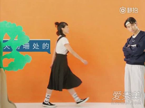 天天向上谭松韵魏大勋开场唱的什么歌？