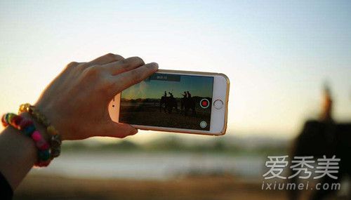 抖音老师你好有个问题是什么歌谁唱的?