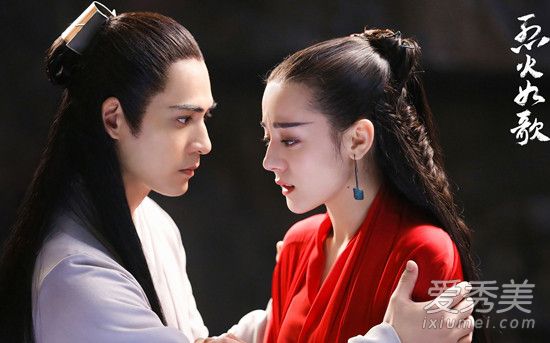 烈火如歌片头曲叫什么名字？
