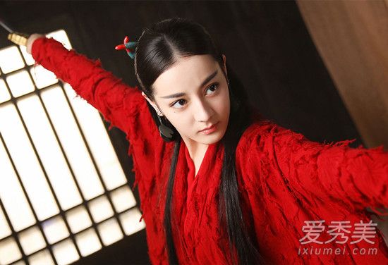 烈火如歌插曲一笑荒唐是谁唱的？