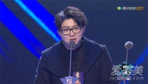 2017星光大赏毛不易唱的什么歌 毛不易消愁盛夏歌词