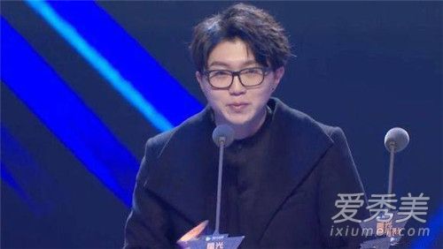 2017星光大赏毛不易唱的什么歌 毛不易消愁盛夏歌词