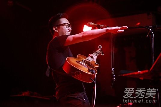 暗杠再发新歌 小桥歌词完整抢先看