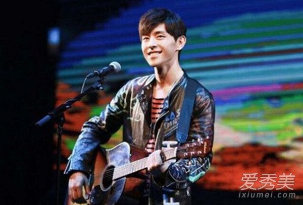 欢乐颂2谢童在酒吧唱的歌是谁唱的