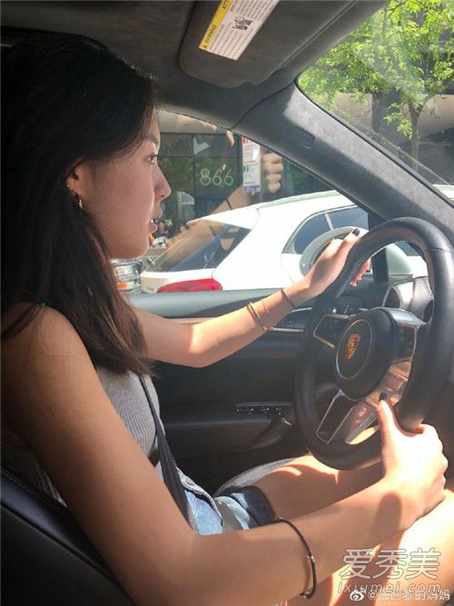哈文为女儿庆生 这到底是个什么梗？