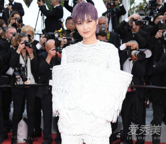 李宇春怕摔倒自己爬不起来 这到底是怎么回事？