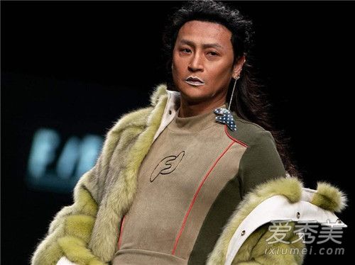 陈志朋为什么变成这样 陈志朋奇装异服怎么回事