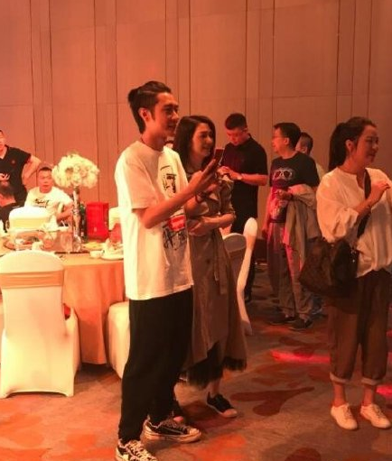 洪欣儿子表白妈妈怎么回事 这到底是个什么梗？