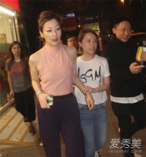 郑秀文风波首露面什么样子 这到底是个什么梗？
