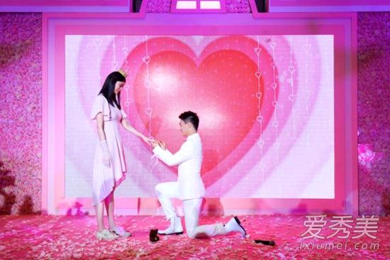何猷君被曝求婚怎么回事 这到底是个什么梗？