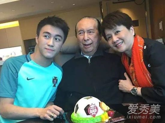 何猷君被曝求婚 这到底是个什么梗？