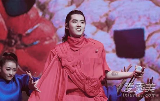 吴亦凡回复杨超越 这到底是怎么回事？