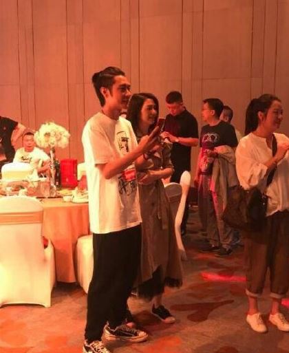 张丹峰洪欣合体参加婚礼怎么回事 张丹峰洪欣和好了吗