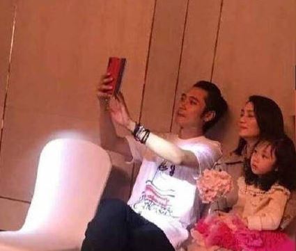 张丹峰洪欣合体参加婚礼怎么回事 张丹峰洪欣和好了吗