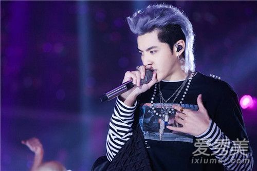 吴亦凡回复杨超越 两人是什么关系？