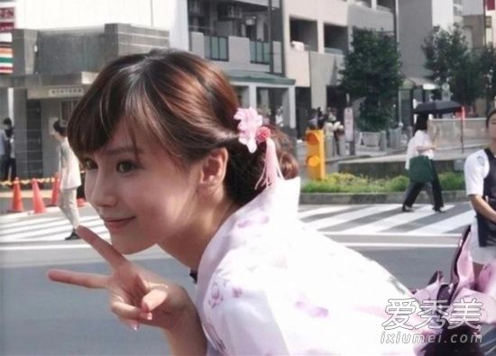 Baby和服旧照曝光 这到底是个什么梗？