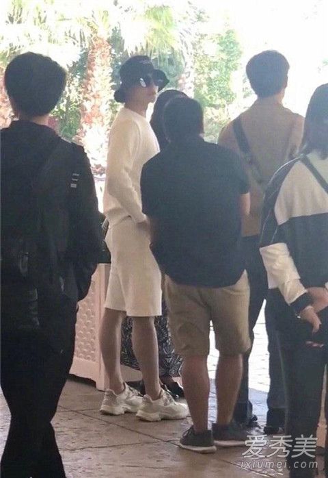 杨洋乔欣逛超市照片曝光 恋情石锤了？